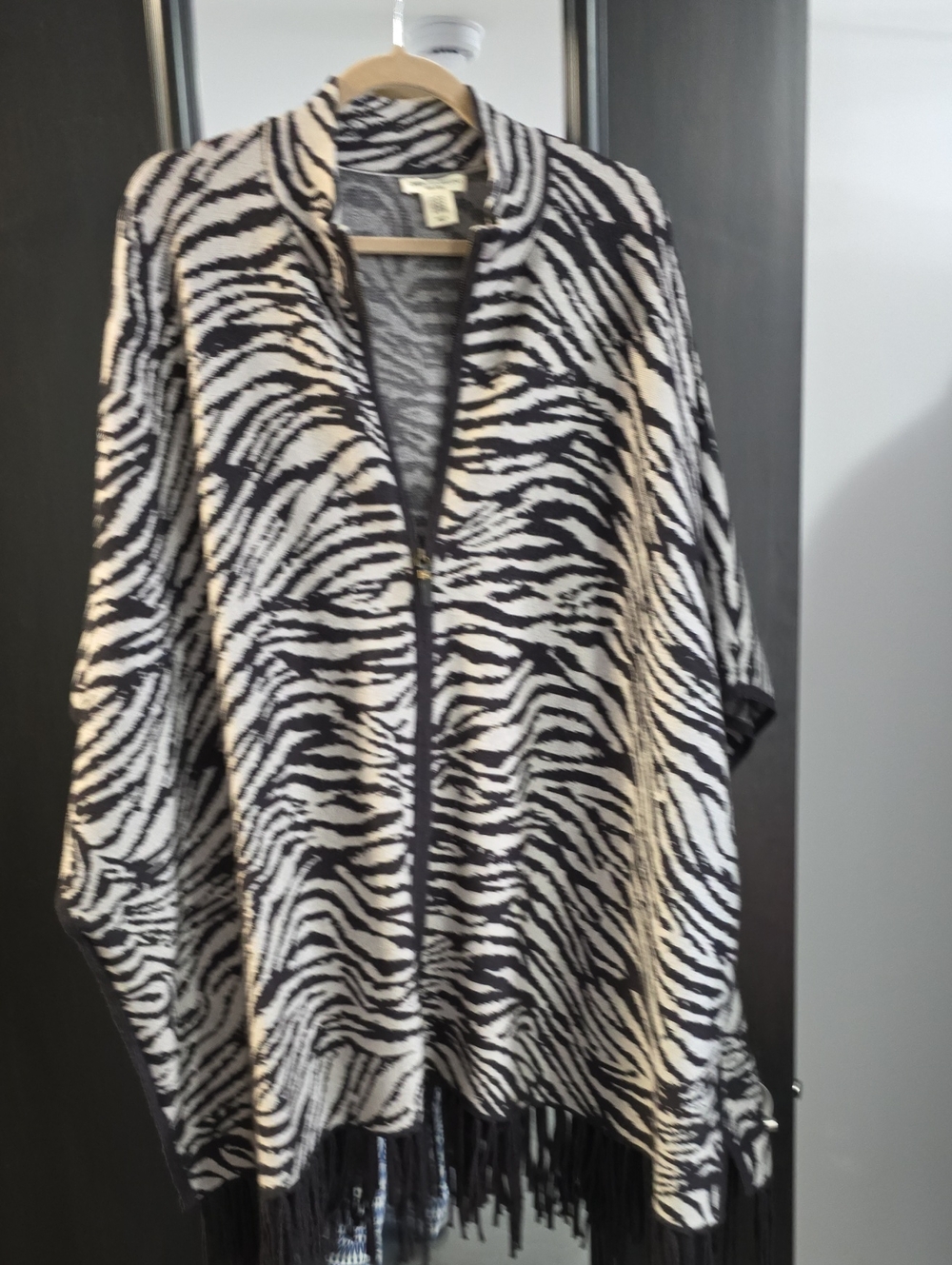 Christian Siriano Zebra Print Fringe Zip-Up Poncho Cape Wrap – Plus Size 2X/3X